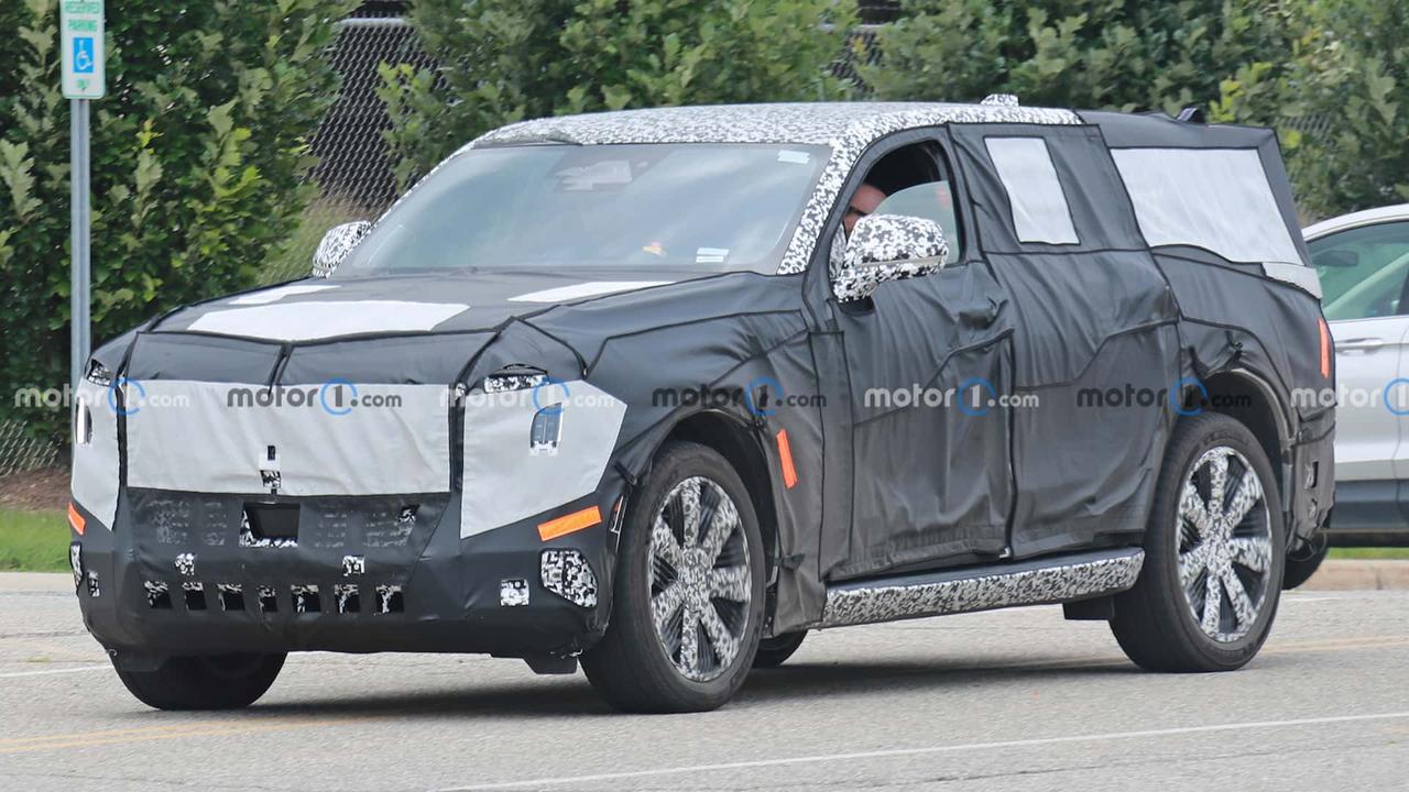 全新凯迪拉克 Escalade IQ 电动SUV谍照曝光，新车将于 8 月 9 