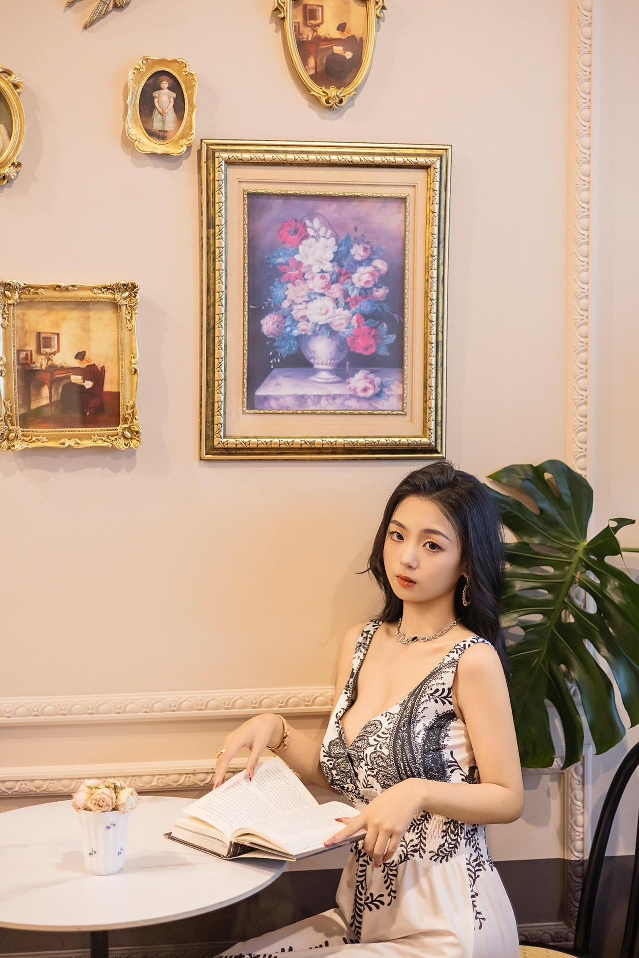 我的青春回头看了我一眼，像是跟我告别。