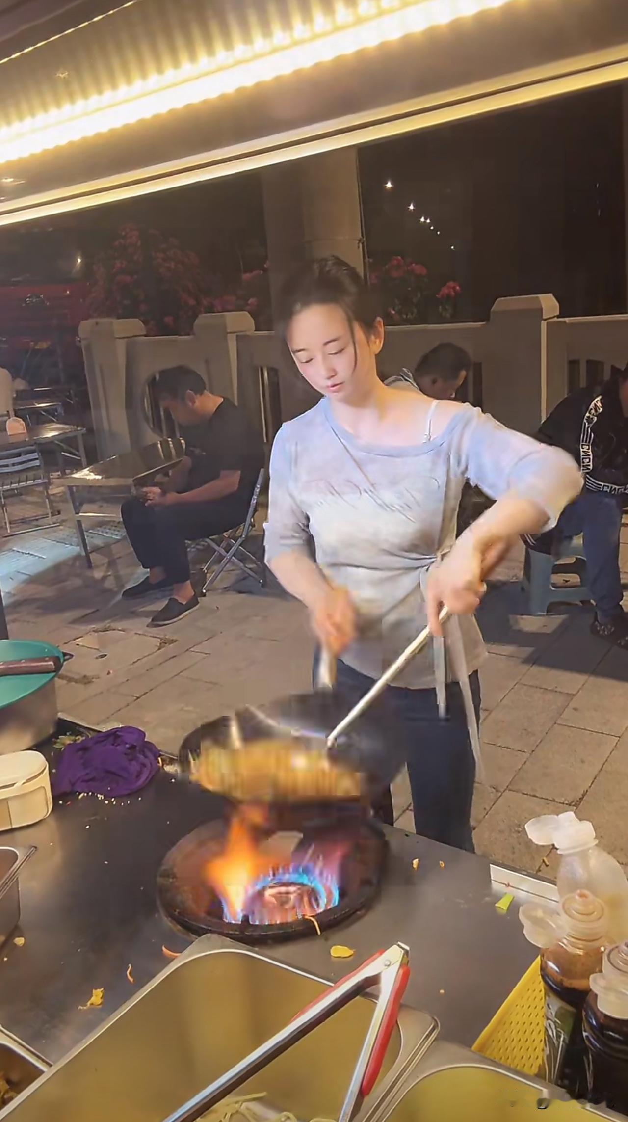 老板娘炒面