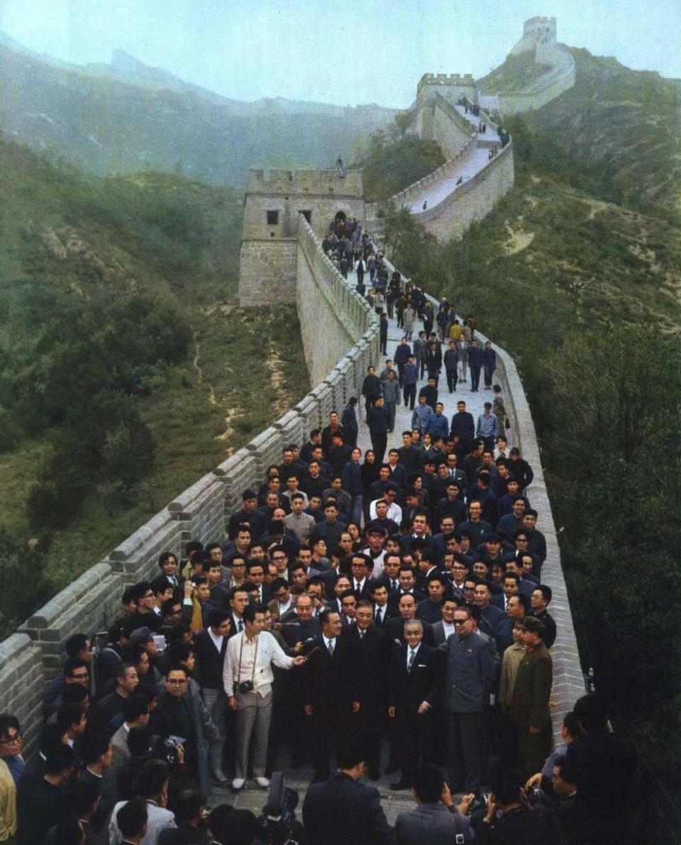 1972年9月27日，日本首相田中角荣访华期间，在外交部长姬鹏飞等人的陪同下游览