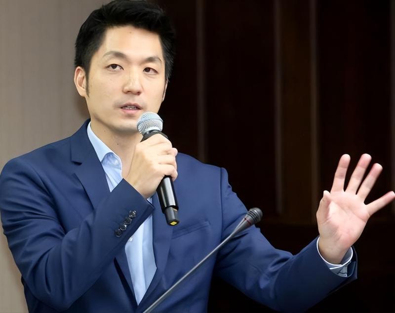 民进党这回是真不敢碰蒋万安的“祖宗”了！眼看“蒋家血统”又被翻出来炒，台媒爆料，