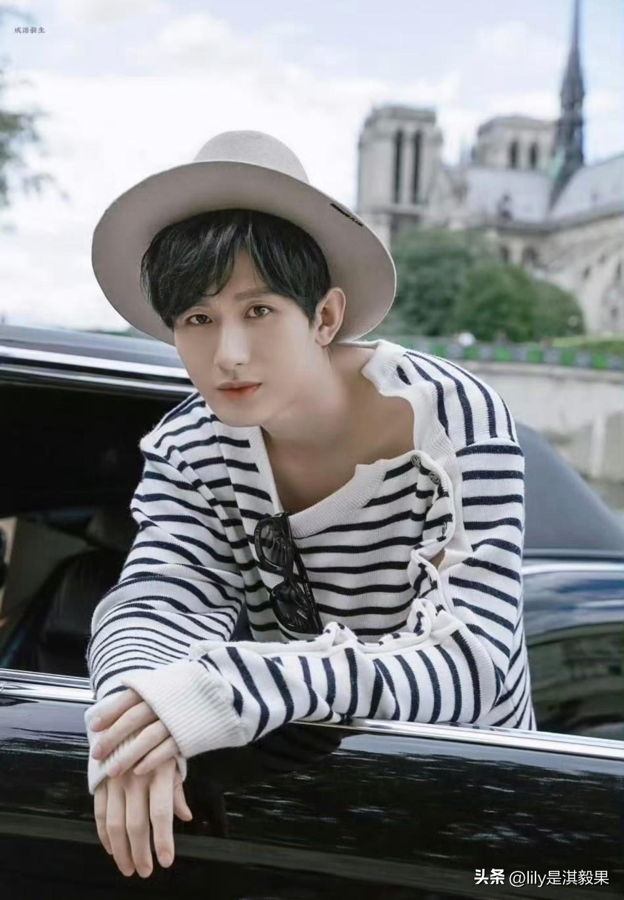 没有见过的成毅，都是新鲜的！

翻到几年前成毅这组街拍，浅灰礼帽配条纹衫，慵懒又