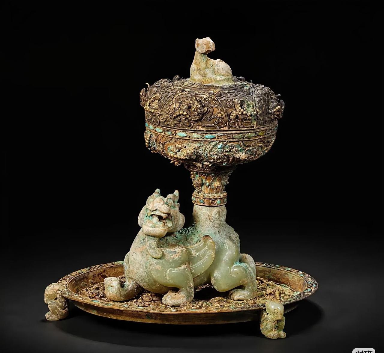 谁见过这玩意儿？我猜90后都懵！
家人们谁懂啊！我翻出个老物件，瞅着像个小铁盒，