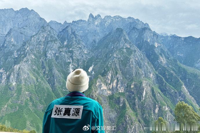 张真源没想到吧这套衣服居然还有物料  张真源这套衣服还有新物料  当得知这套衣服