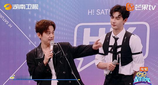 热巴真的配得上 “顶级好人” 的认可，细节里全是温柔，和张俪合作时处处照顾对方的