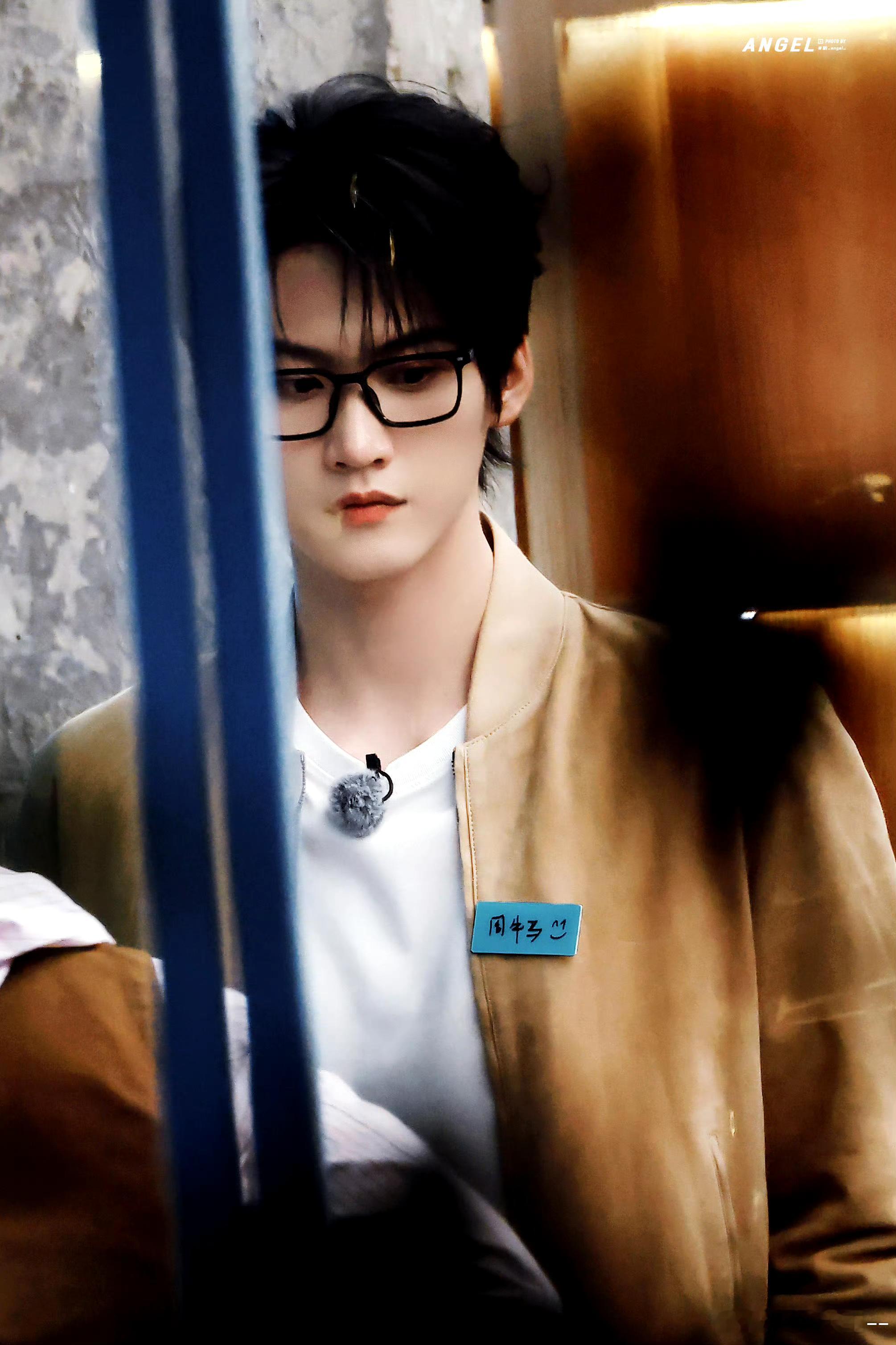 李雾没吃过的剩饭让周柯宇吃上了 这对比真的又好笑又好哭，李雾被宠成小少爷，周柯宇