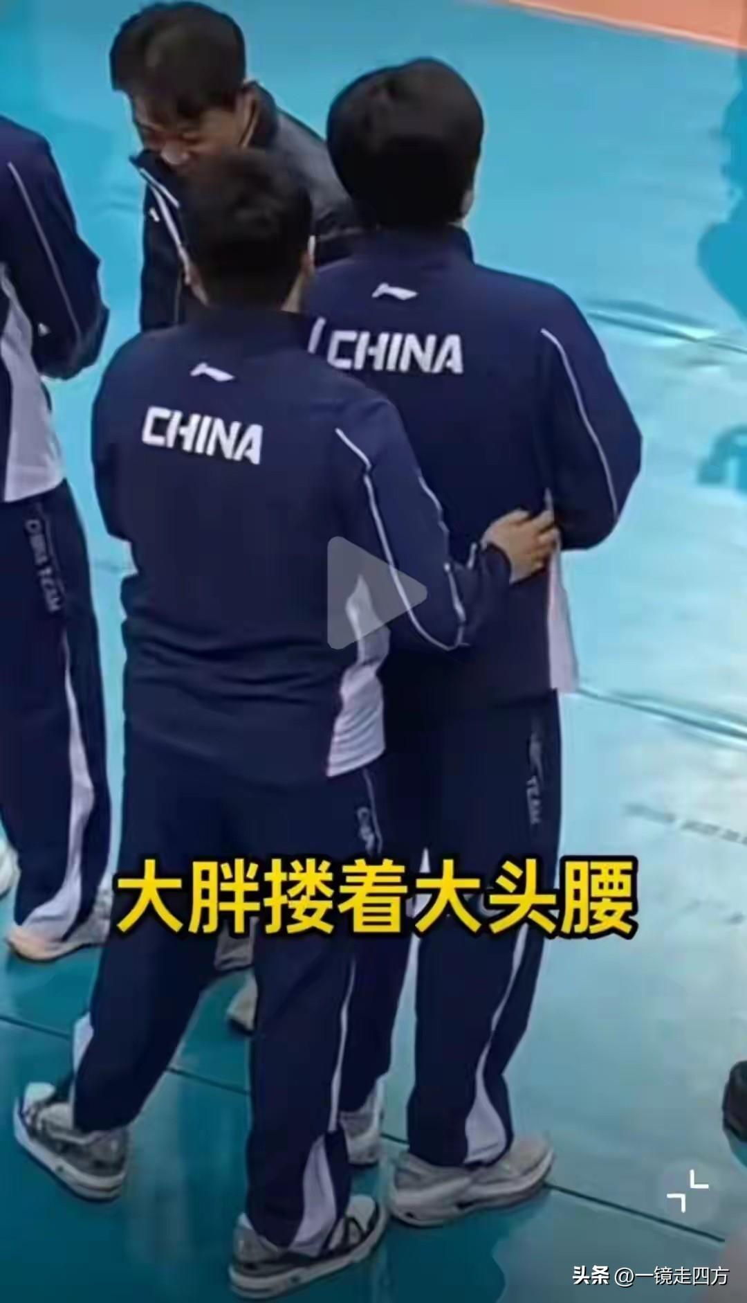 终于回归赛场的梁靖崑，好像和王楚钦多久不见了一样，总是粘在一起[捂脸]