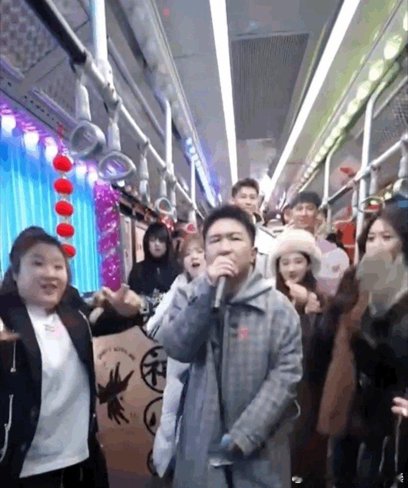 #文旅局长张大大同框喊麦宣传吉林# 咱就是说吉林这么有个性的吗？就连喊麦都这么有