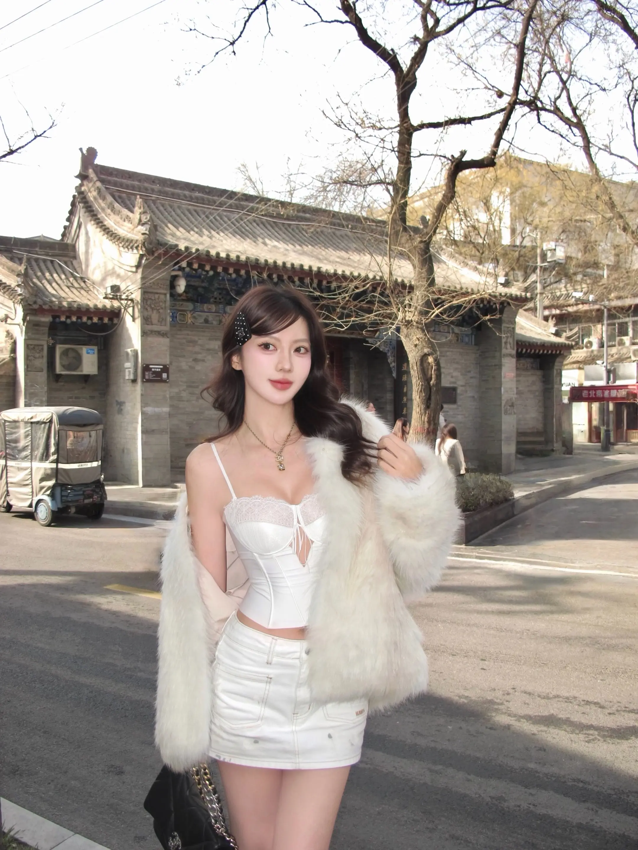 今天约会能不能带上我 我光吃饭不说话。