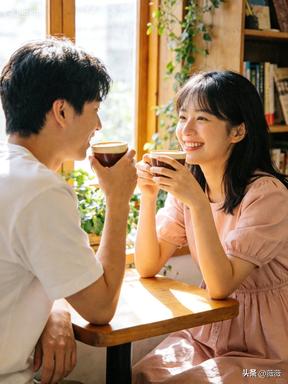 公安大学李玫瑾教授: 
“两个人一旦发生过性关系，这对某些男的来讲，就相当于激发