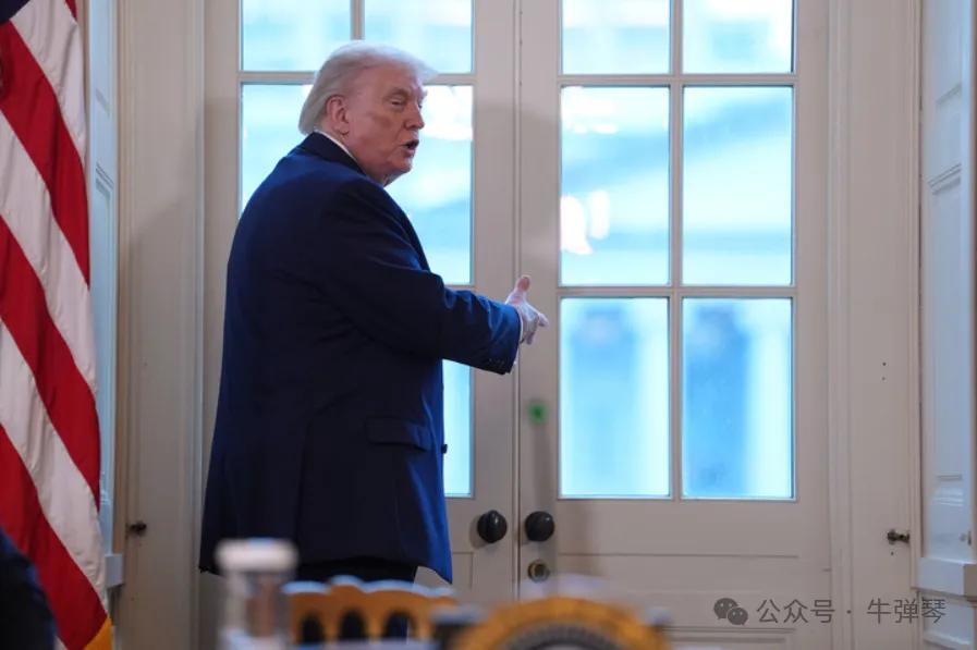 特朗普召来西方石油巨头，商谈如何瓜分委内瑞拉石油。

石油巨头坐定，特朗普突然起