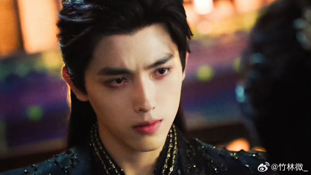 秦榛镜头下的陈飞宇秦榛的镜头真的很会拍！陈飞宇把段胥的桀骜和少年感演得很自然，坐