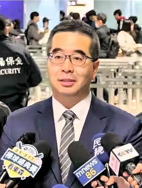 自杀式内斗捅破天！国民党两岸路线被自己人勒断，金溥聪送副主席法办，郑丽文怒钉亲美
