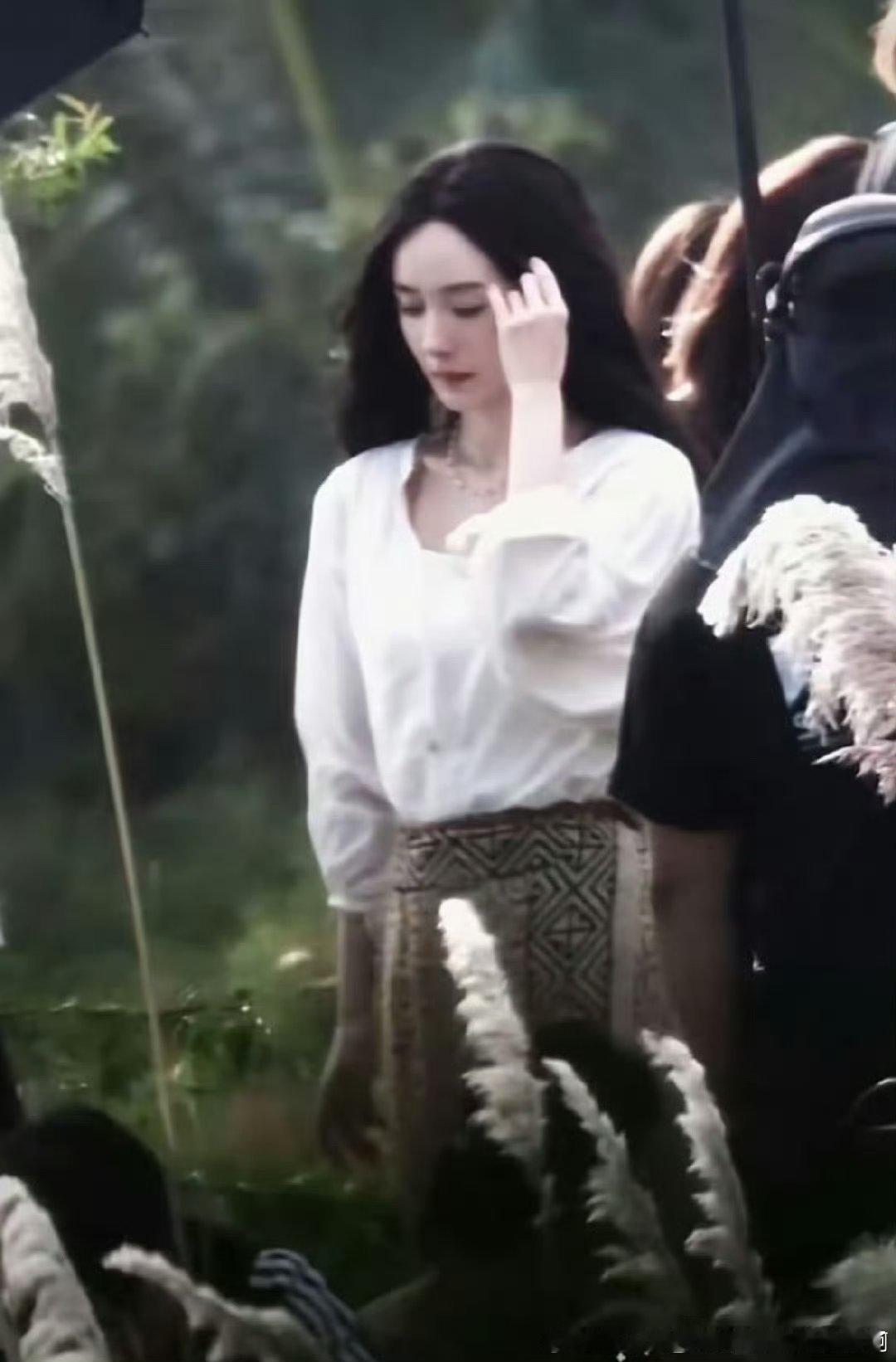 其实这种长发都市女郎造型上就很suit幂了 