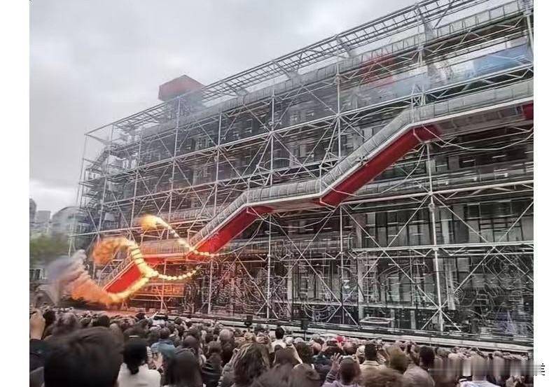 蔡国强巴黎白天烟火秀

艺术的告别，也是文化的共鸣！

10月22日，巴黎蓬皮杜