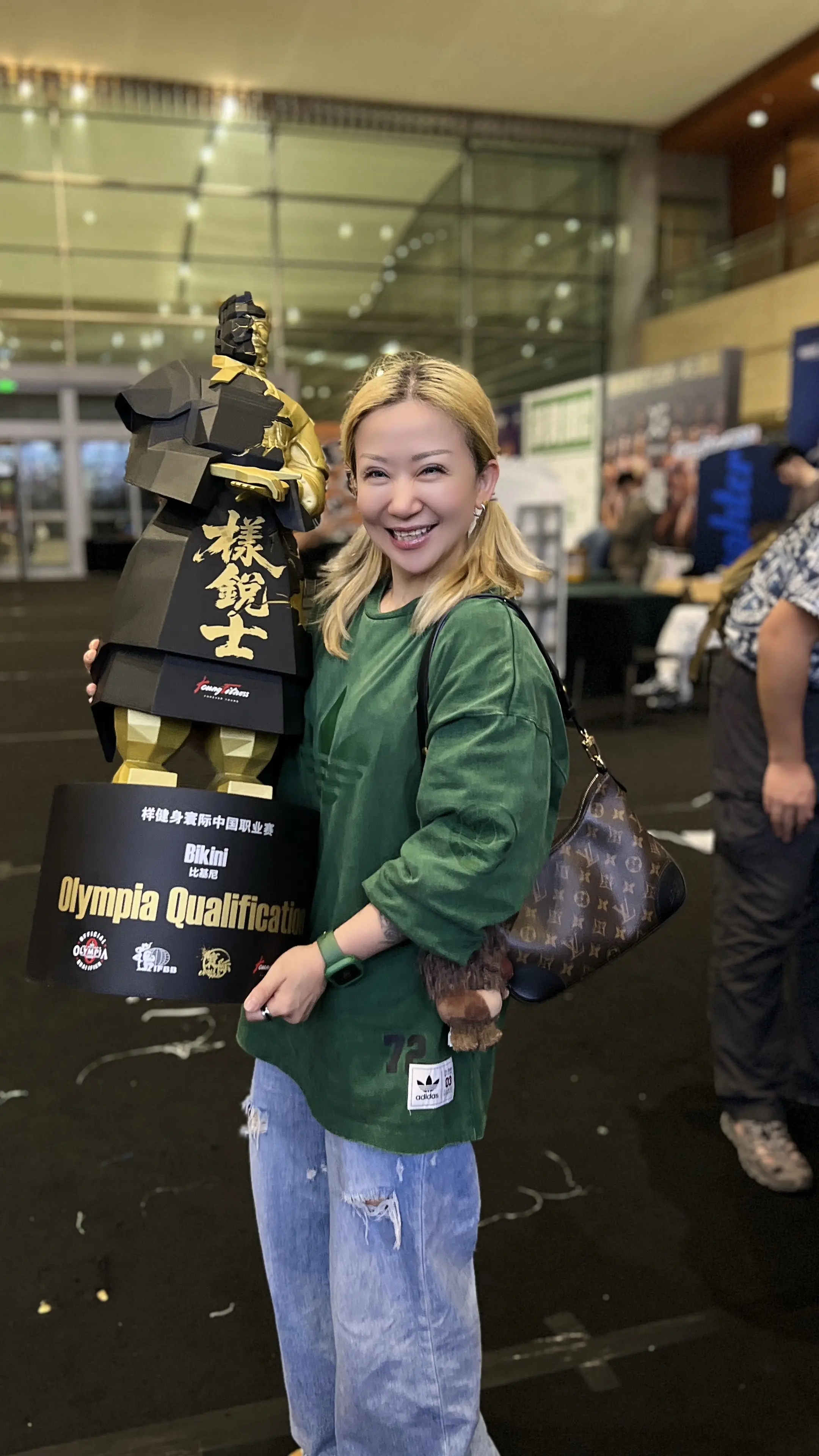 不得不说这次寰际的舞台超绝，冠军奖杯🏆太酷了，很有收藏价值！抱抱吴比...