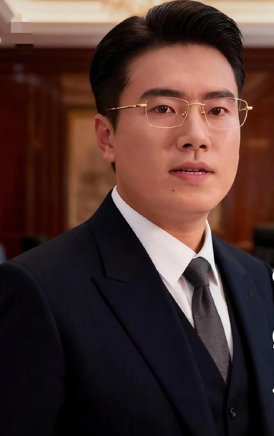 来分享一组梁靖崑的帅照，
哈哈，怎一个“帅”字了得。
好多朋友说看了第一张还以为