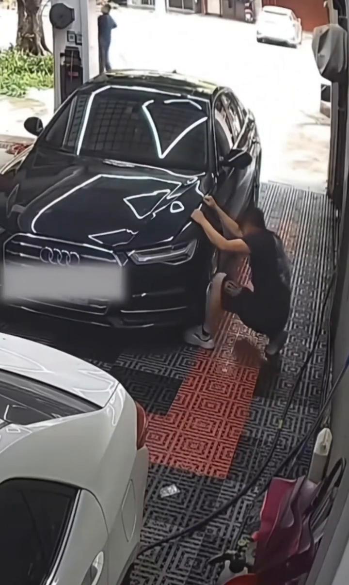 每个行业都不容易，大家都很辛苦，人人都在负重前行。成年人的辛苦大多藏在沉默里，好