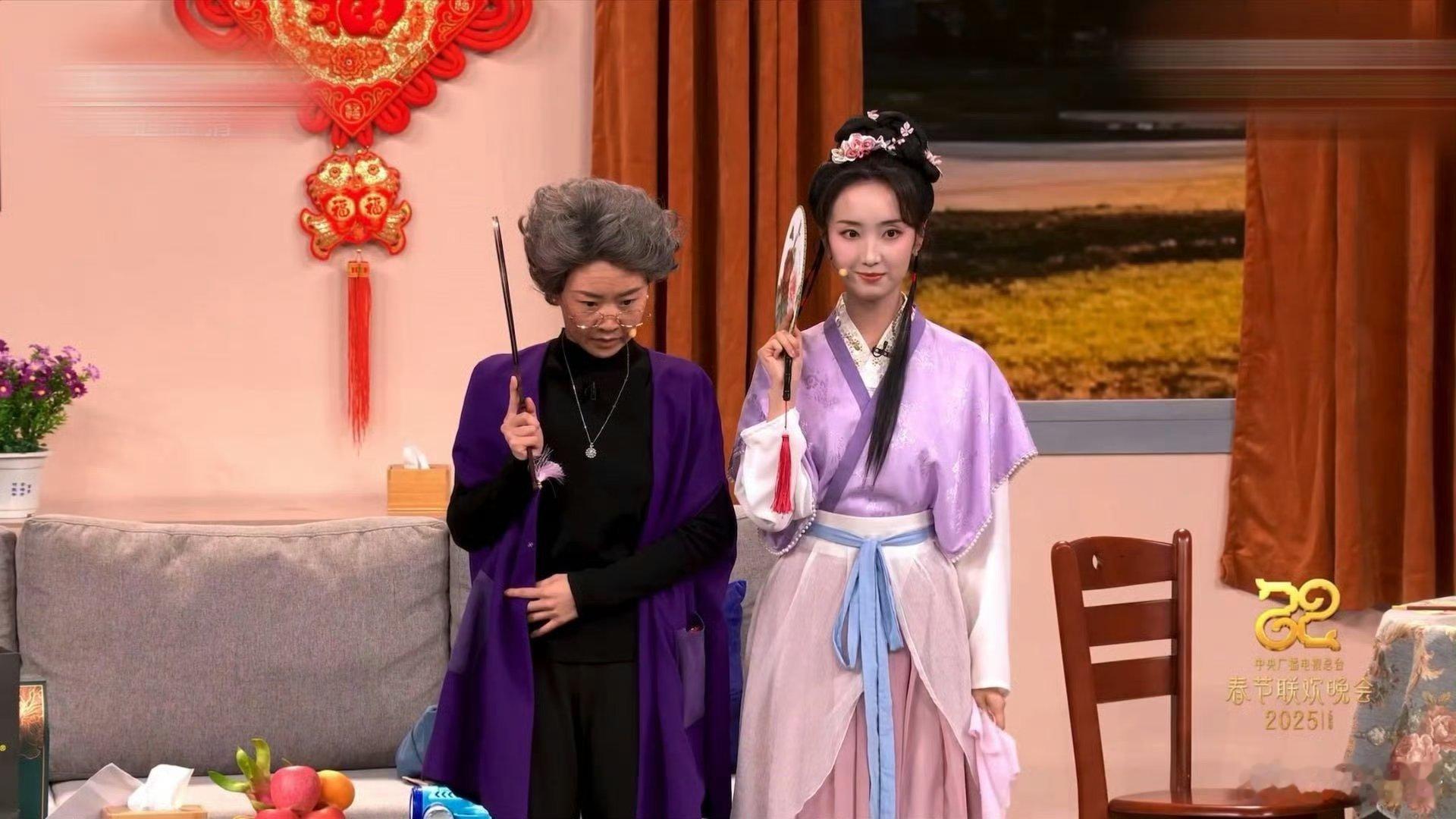 00后喜剧人勇闯春晚  春晚舞台上，00后喜剧新人姚尧扮演的林黛玉，不仅扮相惊艳