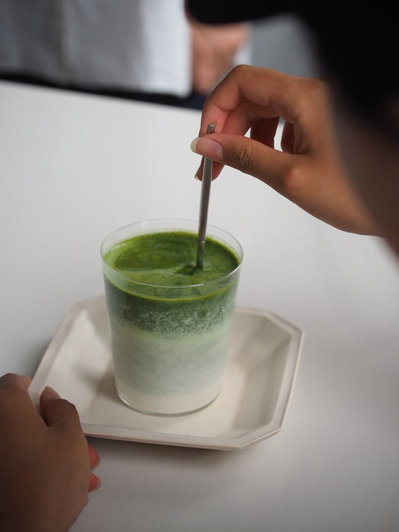 本周末开始会限定供应的茉抹茶拿铁已经迭代了7个版本，除了打抹茶的功力不太行，其他