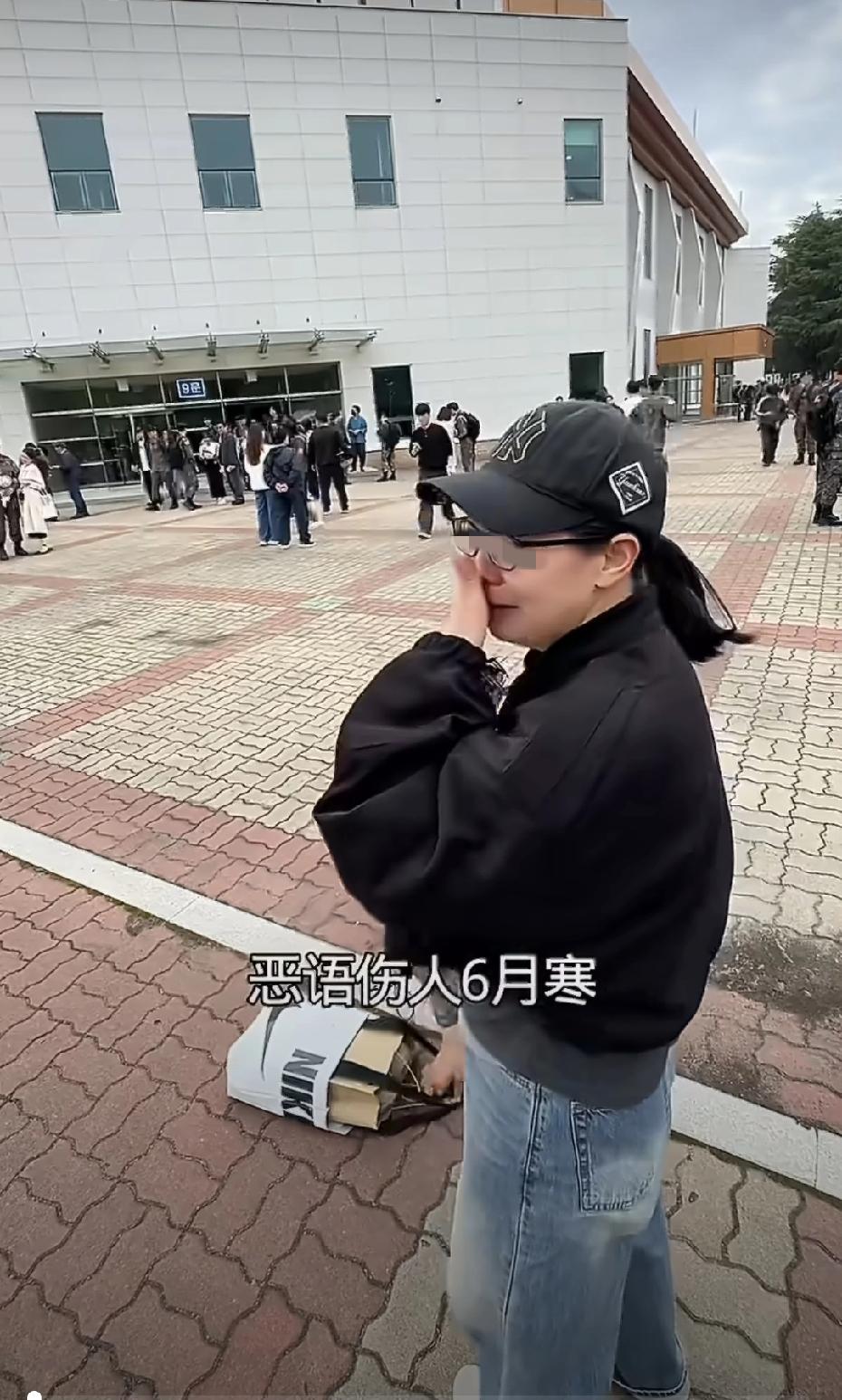 这位姐妹嫁给了韩国人，孩子到了服兵役的年龄，只能被征召入伍，她在自媒体平台上发布