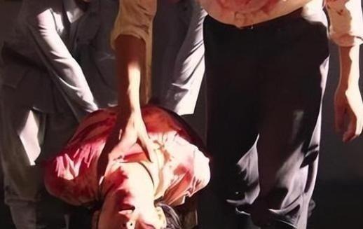 1945年，“东方魔头”川岛芳子被军统抓获，用尽酷刑，守口如瓶，直到戴笠命人扒光