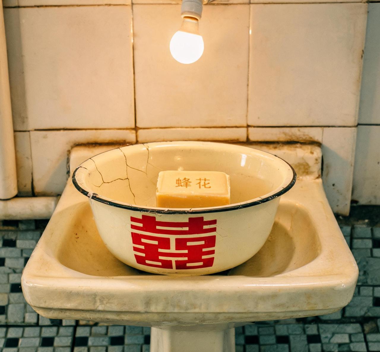 小时候家里是不是都有这样的搪瓷喜字盆？