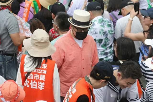 蔡康永现身“台独”顽固分子沈伯洋竞选总部