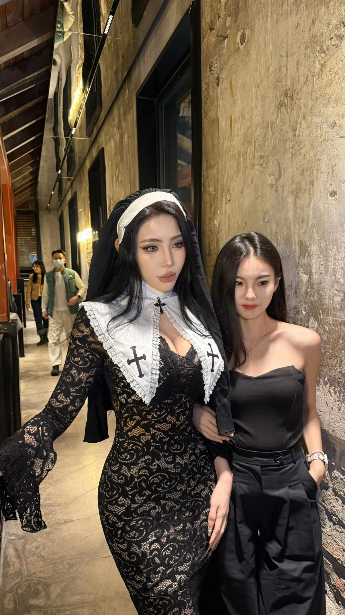 “神听不到你的祈祷  我才是你唯一的救赎”
