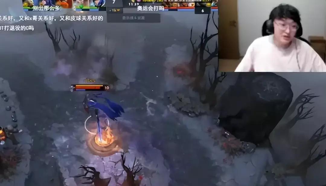 Monet在直播里说了自己工资没着的苦楚，一听那样子，做普通选手的辛苦和不顺我心