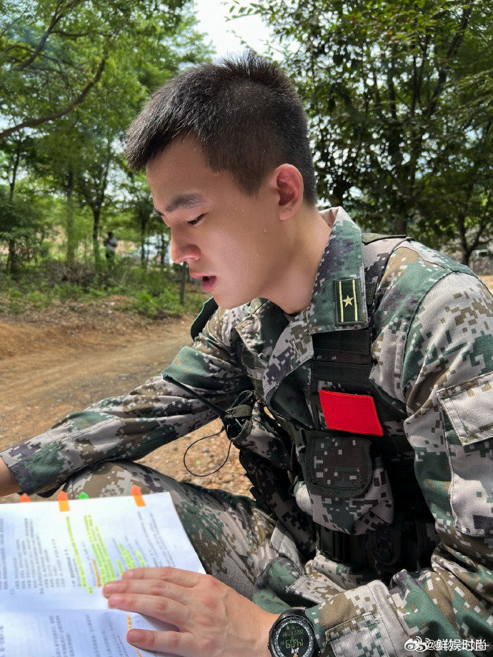 杨幂包场支持欧豪新剧真诚永远最打动人，不玩套路，直接用行动支持伙伴的新作品。杨幂