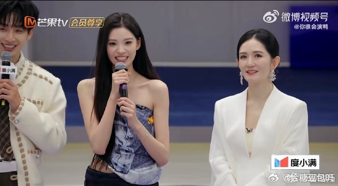 张艺上我是谁我在哪我该选谁张艺上在节目里的慌乱感太真实了，面对轮番的邀约，手足无