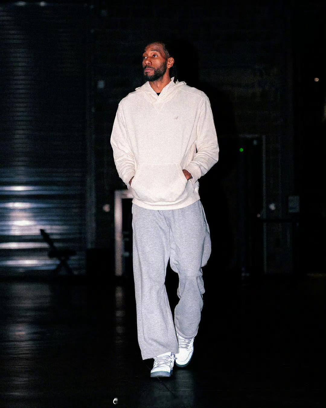 靓仔们入场了！菜卡越来越会穿了[doge]快船vs勇士看比赛📺评论区⬇️ ​​