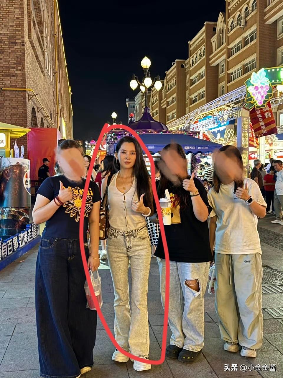 汪峰，捡到宝了。

7月10号， 54岁的汪峰，冲上热搜，这一次，不是因为章子怡