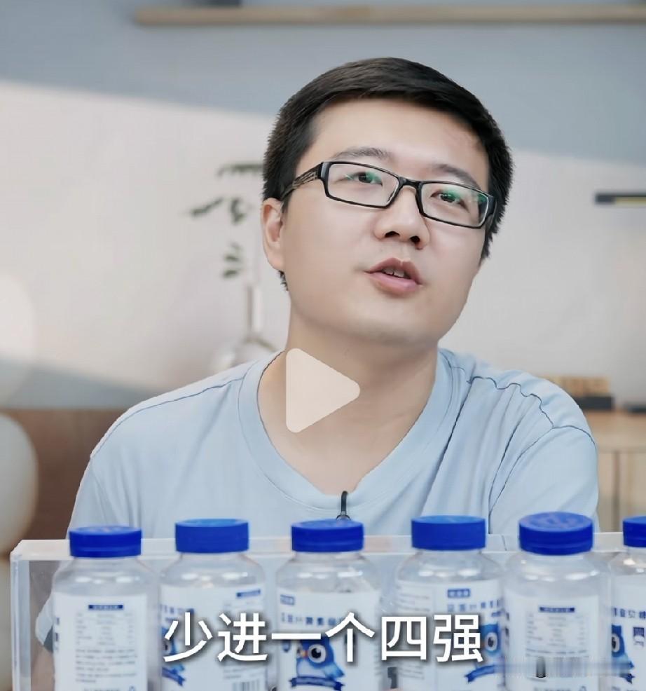 林诗栋3:0零封陈垣宇晋级，球迷感到可惜，为何莱维一句话戳中全国球迷软肋？

他