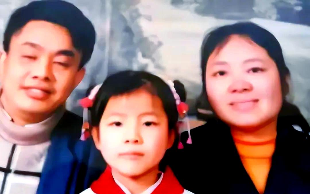 2015年，一则银行入账提醒，彻底扭转了吕天梅全家的生活。1530万元从英国汇入