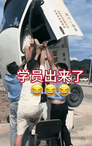 教练：妹子，我们这是驾校，不是航校，你来错地方了，学费退给你赶紧走吧。

（网图