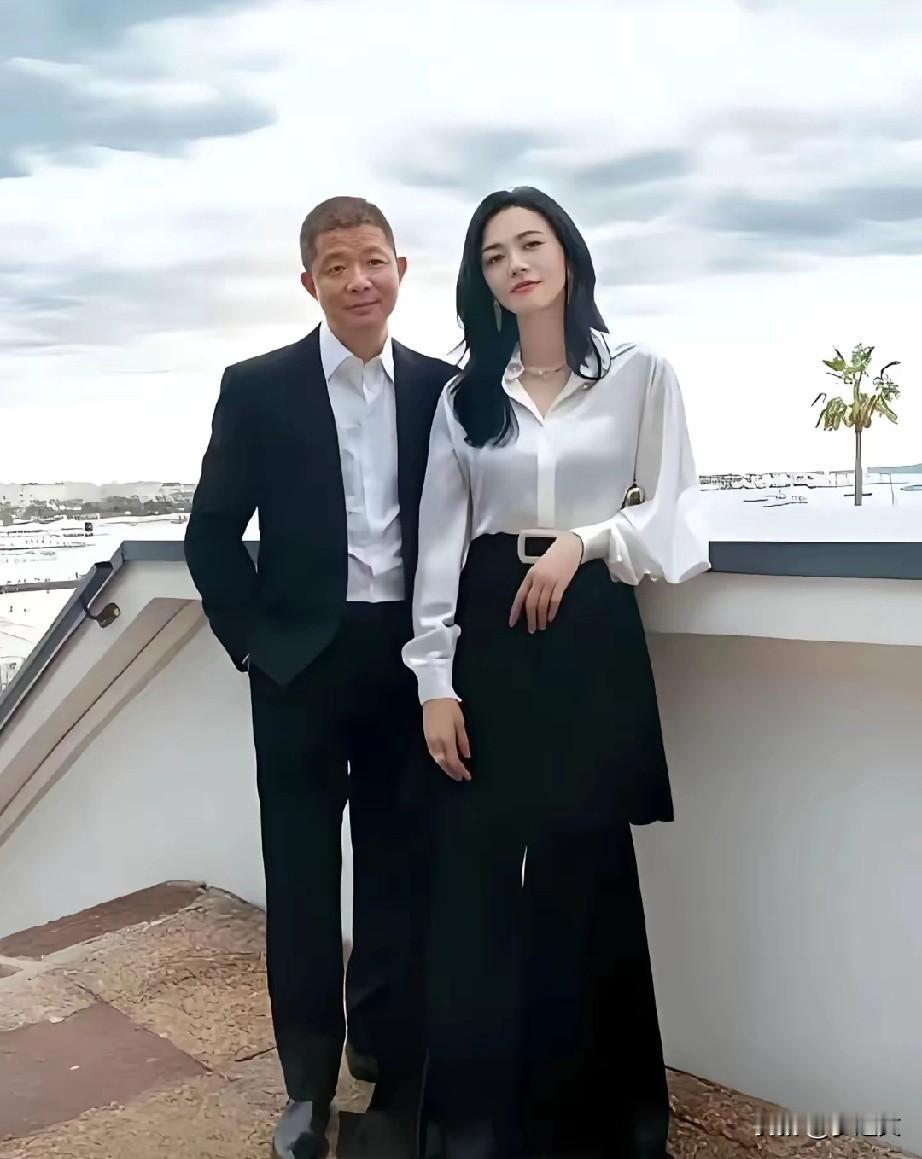 姚晨曹郁离婚了，刚听到这个消息还以为是假的，可是最后确认确实是离了，不是因为孩子