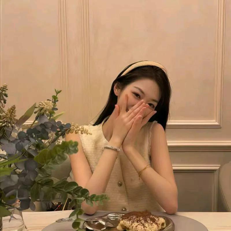 在餐厅享受甜蜜早餐的美好瞬间！精英早餐 少女心早餐 用早餐治愈生活 暖调用餐写真