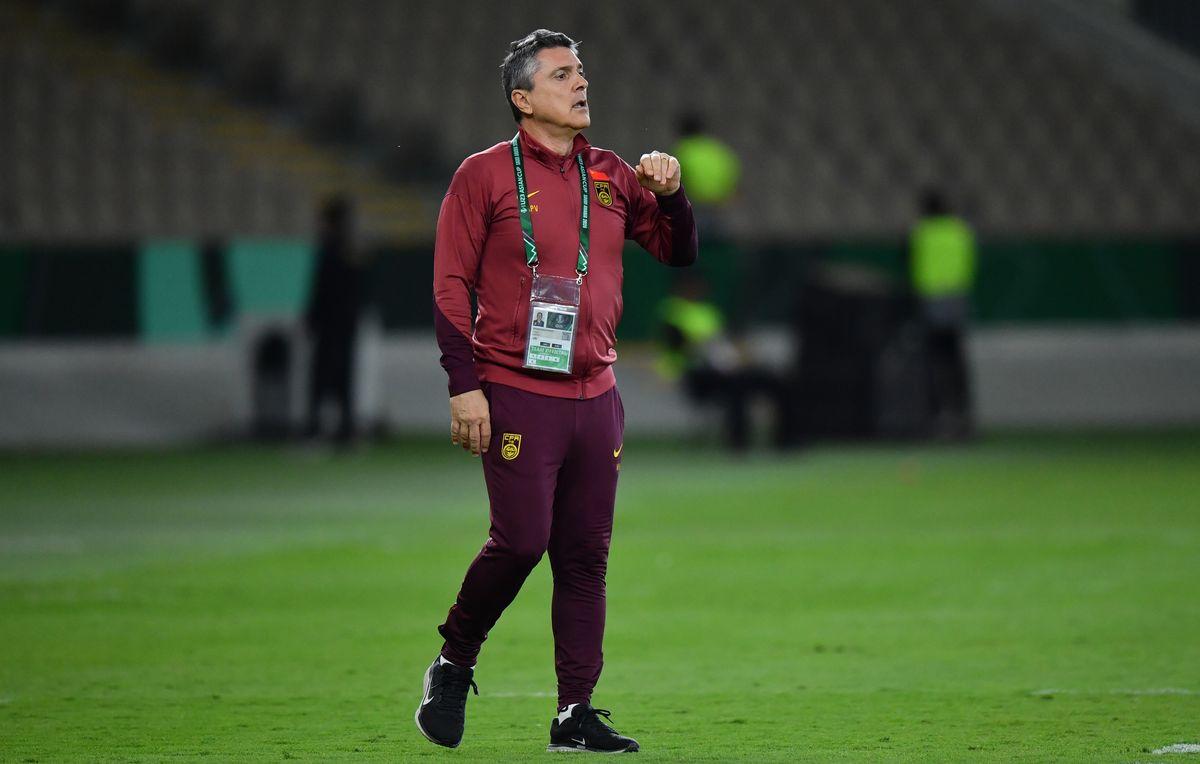 轮换3人，王钰栋、向余望等首发挑战日本队！拜合拉木、蒯纪闻等替补。
中国队主帅安