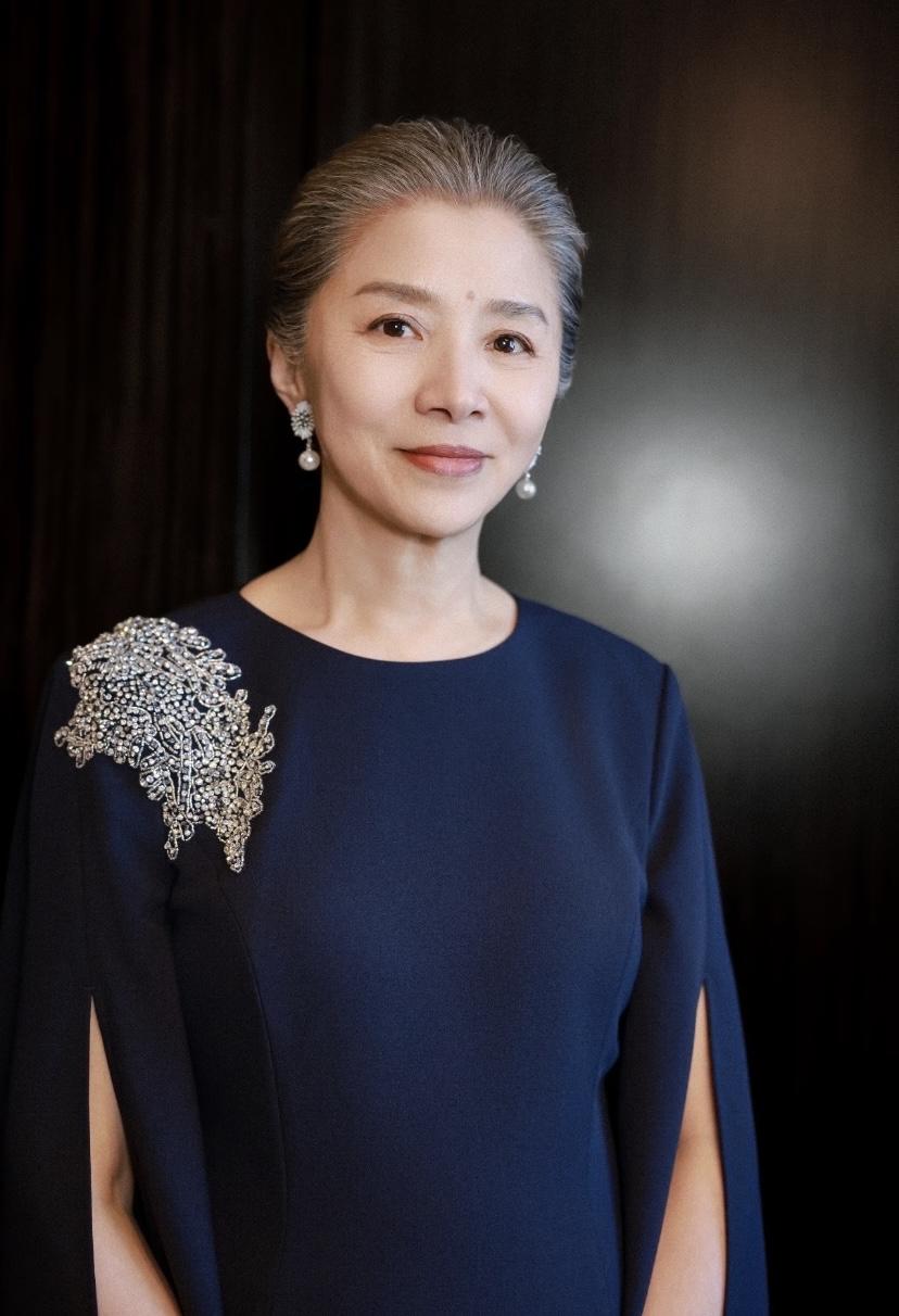 66岁的迟蓬老师终于被看到了！

迟蓬老师因《生万物》中大脚娘的精彩表演获奖“年