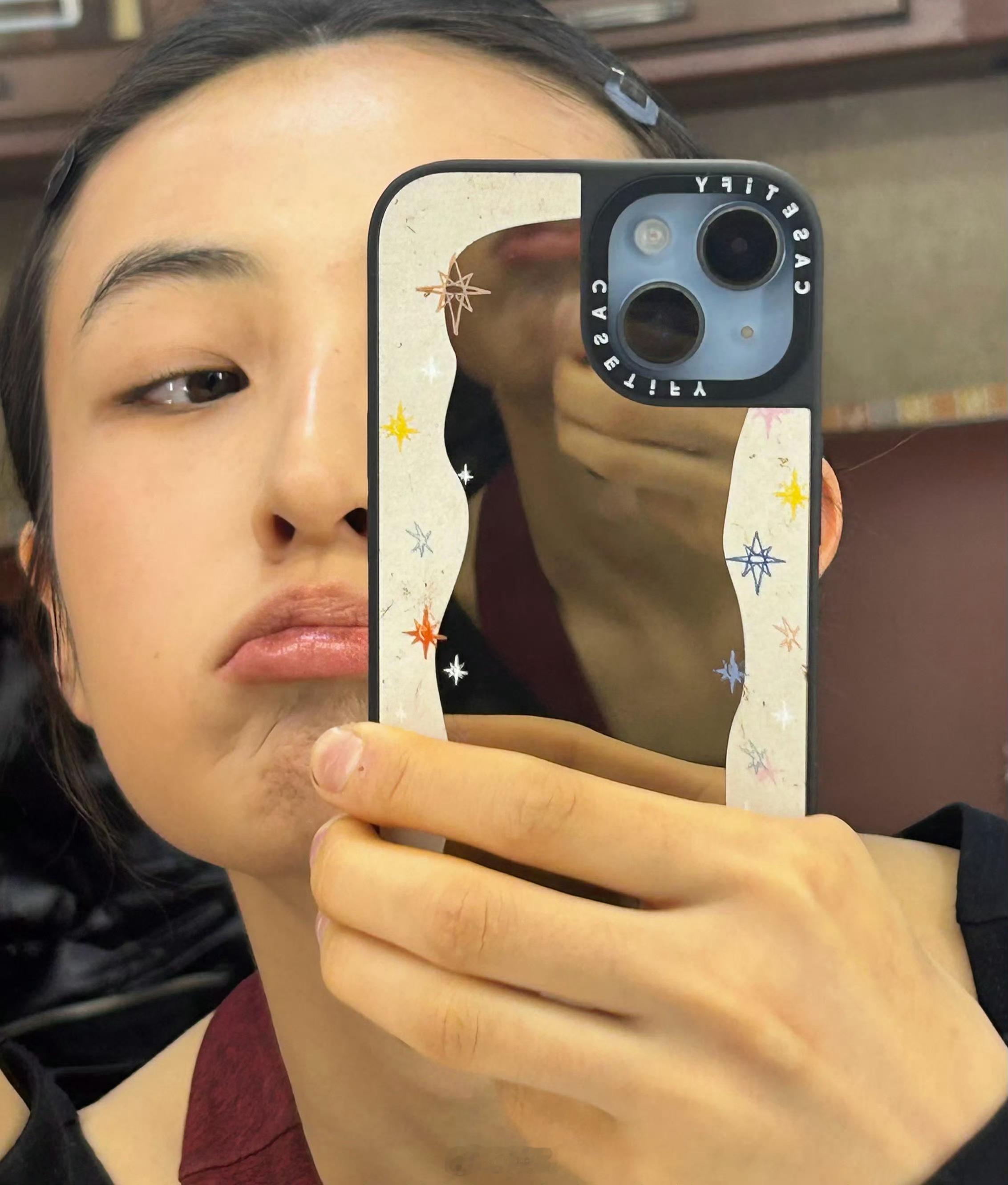 刷到一个好看的小姐姐和好看又可爱的张子枫一样还在用iPhone 14！ 