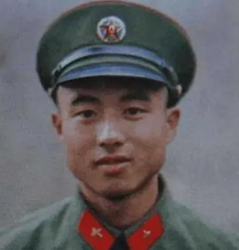 1987年，侦察参谋傅平山牺牲后，其遗体被越军浇在水泥基座中，部队首长指示：花1