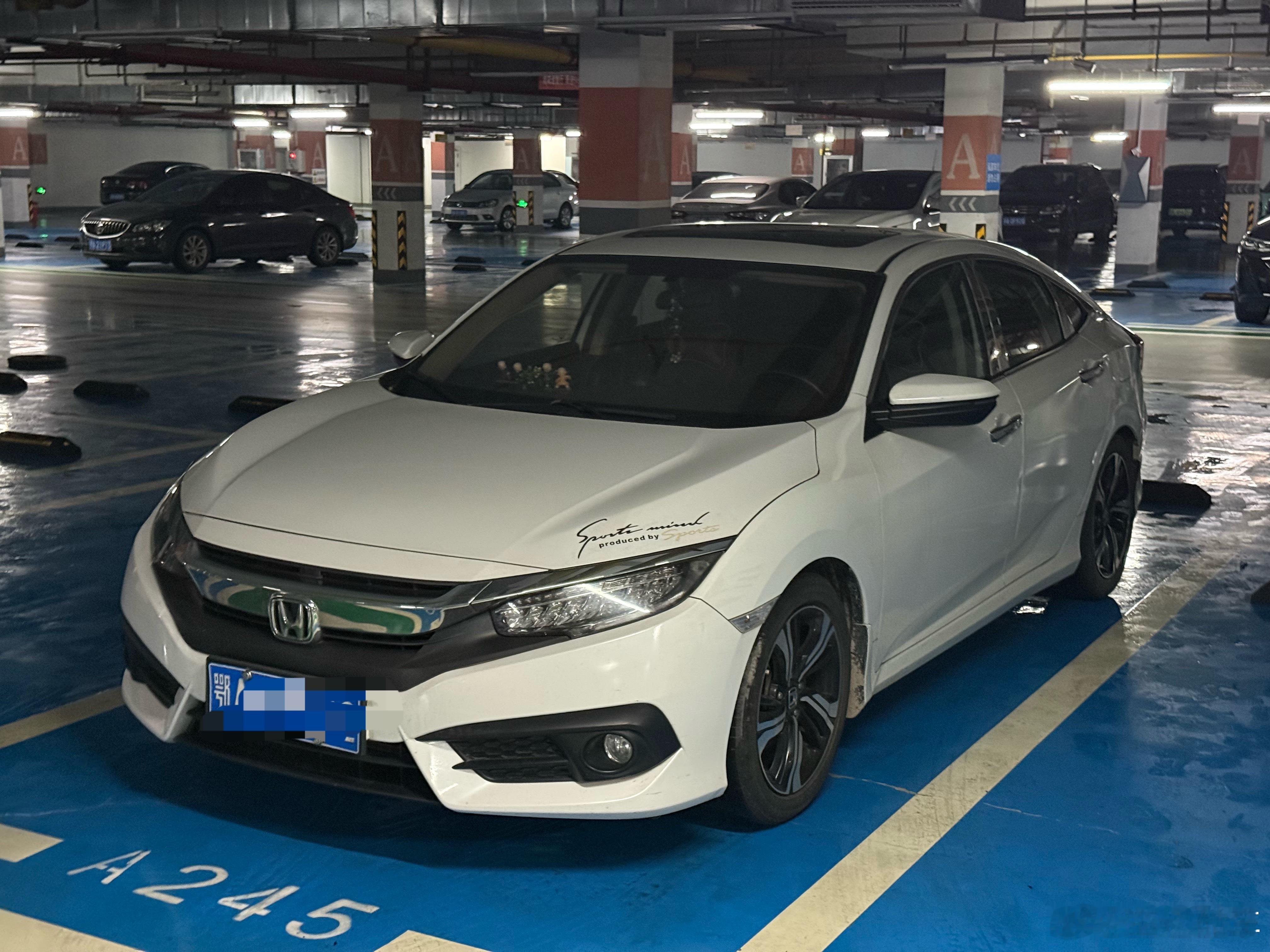 今天武汉不下雨真是收车的好天气啊，这么晚还在买车继续买入，16年6月上牌本田思域