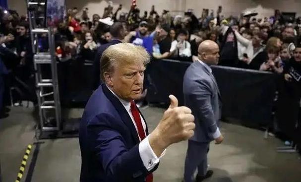 老美这次是真的急眼了，特朗普居然公开喊话，想让咱们多买货，还要市场再开放点。这算