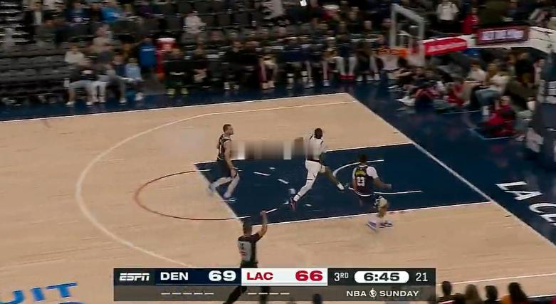 进攻哑火！快船第三节仅得14分，被掘金完成反超NBA季前赛继续进行，快船主场迎战