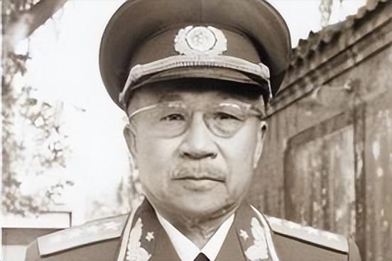 “这个人不是很合适，希望考虑一下其他人。”在得知萧华将担任广西省省委书记的任命书