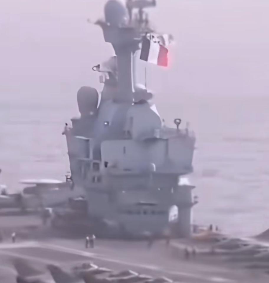 法国下场参战了，这个高卢鸡像是被阉割掉了一样，尖声叫声着彰显自己的存在，现实却是