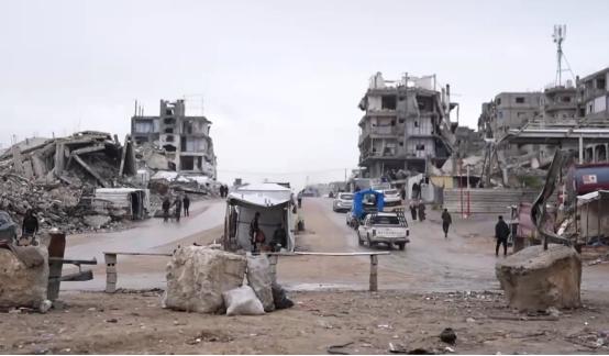 破防了，炮火轰了这么久，加沙人都快熬不下去还拼了命也要守着土地，为啥死都不离开这