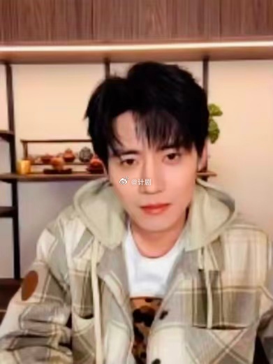 任豪逐玉领嗑员 任豪这期完美诠释什么叫“磕cp的我”。全程不语只是笑，听到水里那